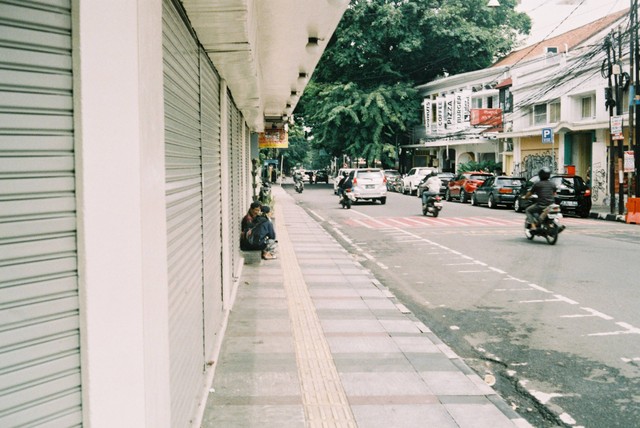 Ilustrasi Sejarah Jalan Riau Bandung. Unsplash/Handi Sugihartian.