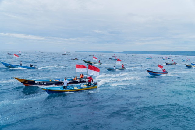 Kemeriahan rangkaian acara puncak Sail Teluk Cenderawasih 2023, di Kawasan Pantai Samau Biak Numfor. Foto: PLN Papua.