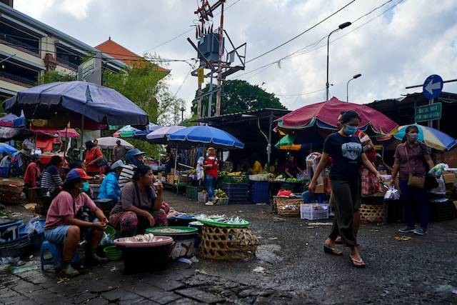 Ilustrasi Pasar Loak Kebayoran Lama, sumber foto: unsplash.com/Wherda Arsianto