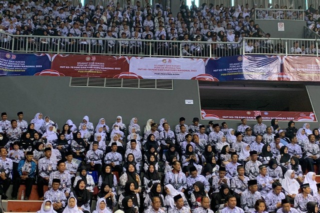 Presiden Jokowi hadiri acara Peringatan Hari Ulang Tahun ke-78 PGRI dan Hari Guru Nasional di Britama Arena, Jakarta Utara, Sabtu (25/11/2023). Foto: Luthfi Humam/kumparan