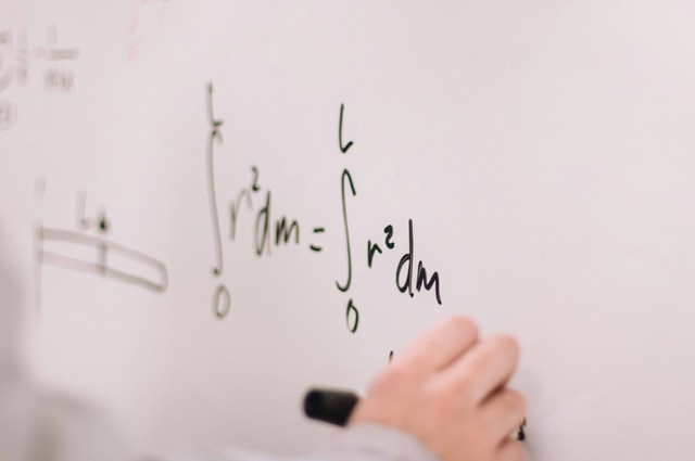 Ilustrasi Kata-Kata Motivasi Belajar Matematika, Foto Unsplash/Jeswin Thomas