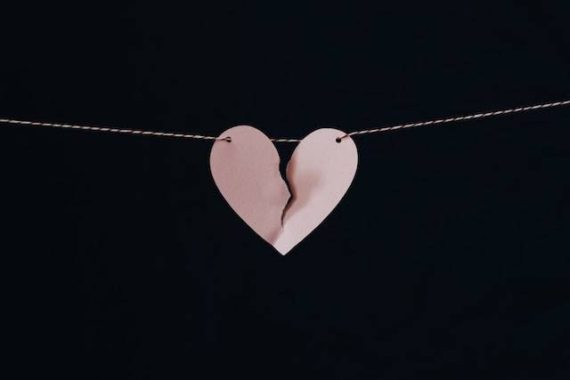 Ilustrasi alasan pria pergi tanpa kata putus, sumber foto: unsplash.com/Kelly Sikkema
