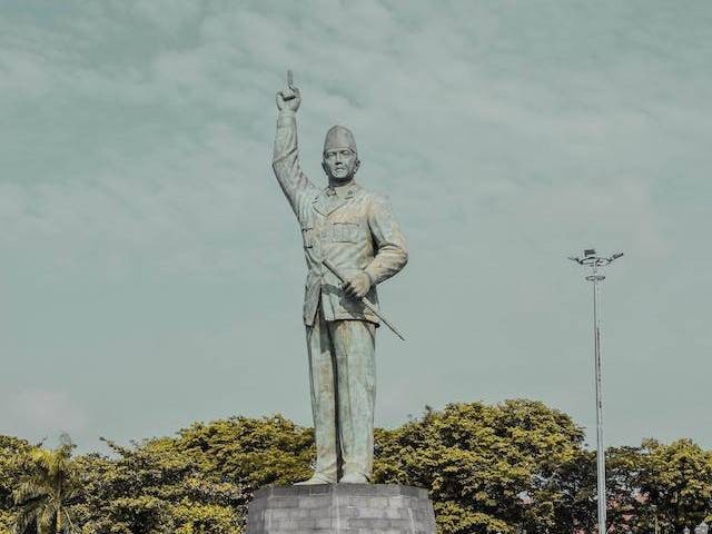 Perkembangan sosial, budaya, dan ekonomi pada masa Soekarno. Foto hnaya ilustrasi. Sumber: Pexels/Madtur _