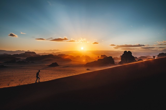 Ilustrasi Spot Sunset di Surabaya. Unsplash/Neom.