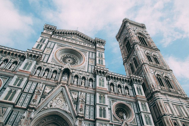 Gereja Katedral Jakarta / Foto hanya ilustrasi bukan tempat sebenarnya. Sumber: https://unsplash.com