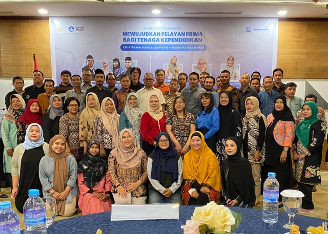 Foto Bersama Peserta dan Pembicara Workshop Keterampilan Komunikasi FISIP UNTAN. Foto: Rizky Prapurna Bakti/Hi!Pontianak