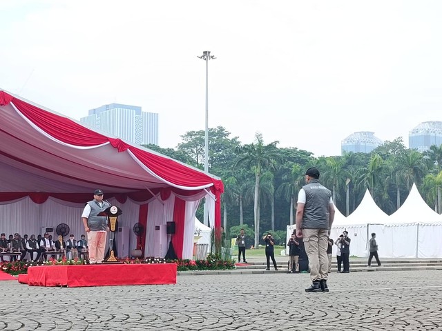 Bawaslu menggelar apel siaga pengawasan tahapan kampanye di Monas, Jakarta Pusat, Minggu (26/11/2023). Foto: Zamachsyari/kumparan