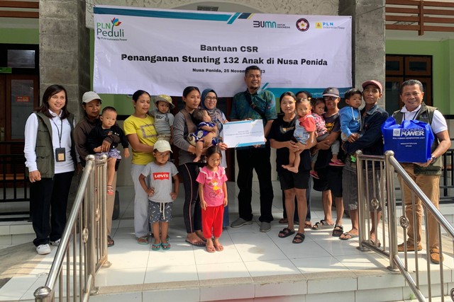 Bantuan dari PLN Indonesia Power untuk ratusan balita stunting di Nusa Penida, Bali. Foto: Raga Imam/kumparan