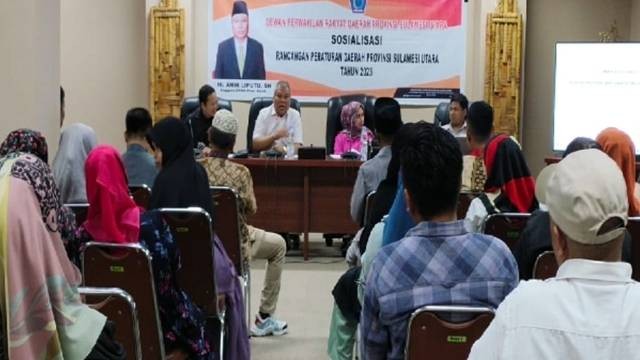 Anggota DPRD Sulawesi Utara, Amir Liputo saat menggelar Sosialisasi rancangan Perda tentang kepemudaan.