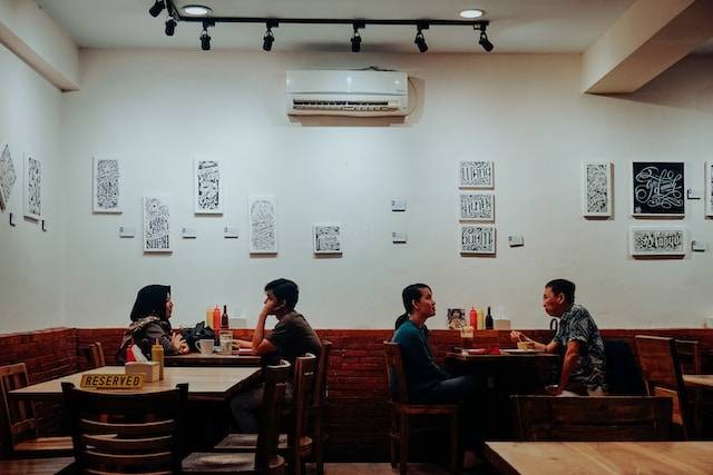 Ilustrasi rekomendasi resto di Jalan Palagan Jogja, sumber foto: unsplash.com/Sedulur Papat