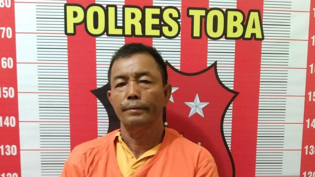 Lukman Doloksaribu (57) di Kabupaten Toba, Sumut, ditangkap polisi karena menistakan agama pada Minggu (26/11/2023). Foto: Dok. Istimewa
