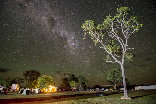  Ilustrasi Camping Ground Kampoeng Wisata Gowes, Foto Unsplash/Caleb Loeken