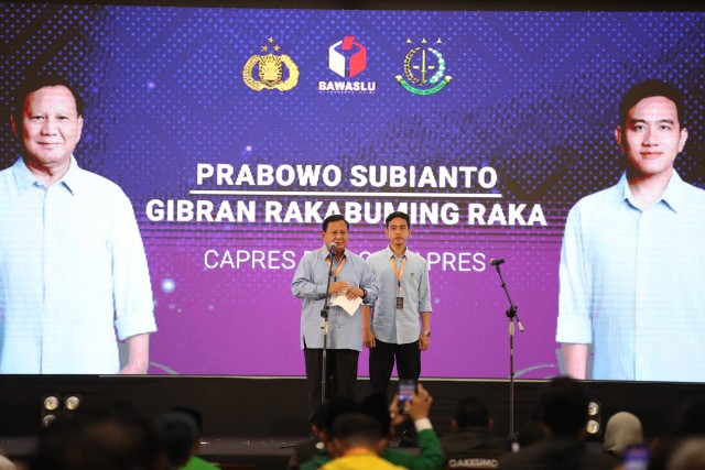 Prabowo Subianto dan Gibran Rakabuming Raka menghadiri Rapat Koordinasi Nasional Penegakan Hukum Terpadu (Rakornas Gakkumdu) di Hotel Grand Sahid, Sudirman, Jakarta, Senin (27/11/2023). Foto: Dok. Istimewa