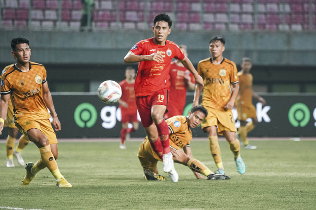 Pemain Persija Jakarta, Hanif Sjahbandi. Foto: Persija