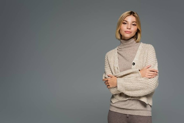 Ilustrasi outfit dark grey Foto: LightField Studios/Shutterstock