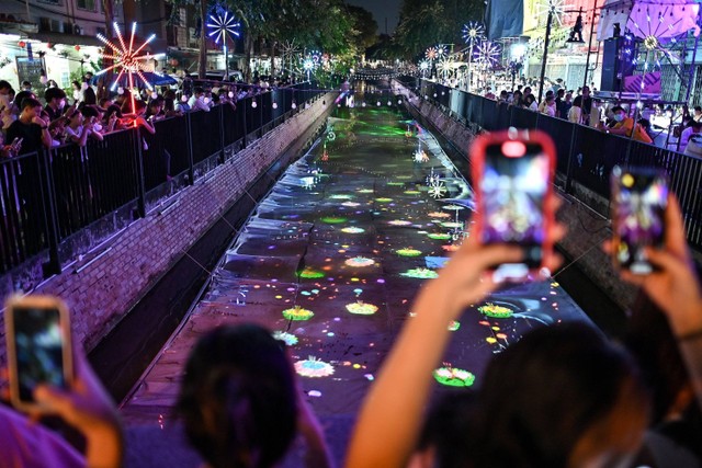 Ilustrasi festival di Bangkok, Thailand, Senin (27/11/2023). Foto: MANAN VATSYAYANA / AFP