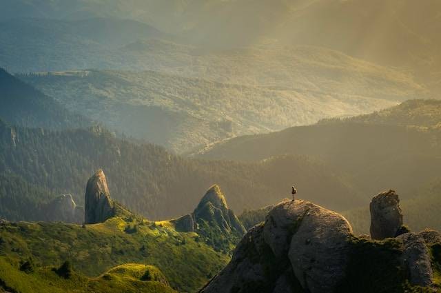 Ilustrasi apa saja yang memengaruhi kondisi geografis suatu negara. Foto: David Marcu/Unsplash