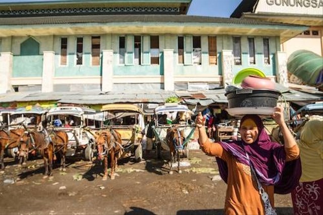 Ilustrasi Contoh Kearifan Lokal yang Masih Banyak DIgunakan oleh Masyarakat di Indonesia. Sumber: Unsplash