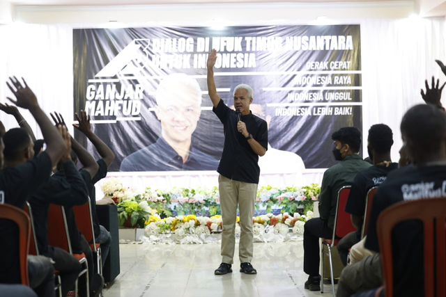 Capres Ganjar Pranowo dalam 'Dialog di Ufuk Timur Nusantara Untuk Indonesia' di Belavista, Merauke, Papua Selatan, Selasa (28/11/2023). Foto: Dok. Istimewa