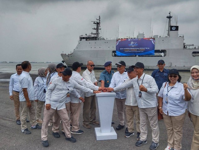 Pelepasan tim Kas Keliling Ekspedisi Rupiah Berdaulat (ERB) 2023, di Pelabuhan Angkatan Laut Koarmada II Surabaya, Selasa (28/11) kemarin.