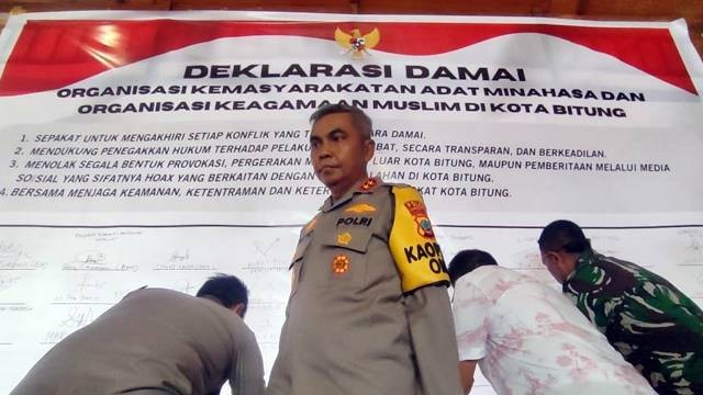 Kapolda Sulawesi Utara, Irjen Pol Setyo Budiyanto, saat deklarasi damai usai bentrok ormas di Bitung.