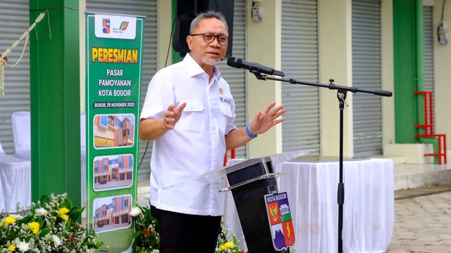 Menteri Perdagangan Zulkifli Hasan (Zulhas) resmikan pasar rakyat tanah baru dan pamoyanan di Kota Bogor. Foto: Dok. Kemendag