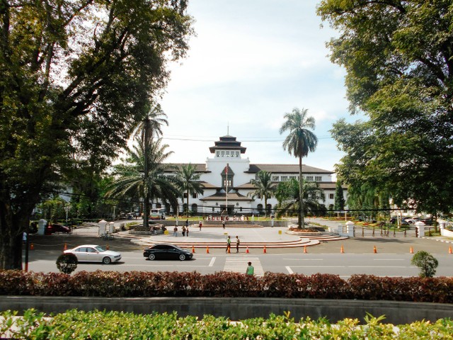 Universitas negeri di Bandung, foto hanya ilustrasi: Unsplash/Arfan Husni Hasibuan