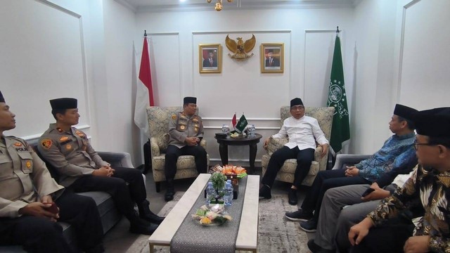 Kepala Operasi Nusantara Cooling System (NCS), Irjen Asep Edi Suheri menemui Ketum PBNU KH Yahya Cholil Staquf dan Imam Besar Masjid Istiqlal KH Nasaruddin Umar, Selasa (28/11/2023). Foto: Dok. Istimewa