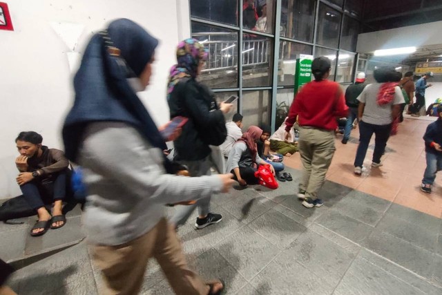 Perjalanan Krl Di Stasiun Citayam Sempat Gangguan Kini Sudah Kembali