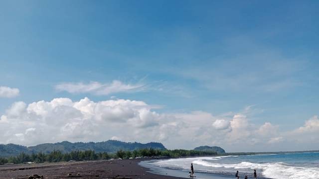 Pantai Dampar. [Sumber : Dokumentasi Pribadi]