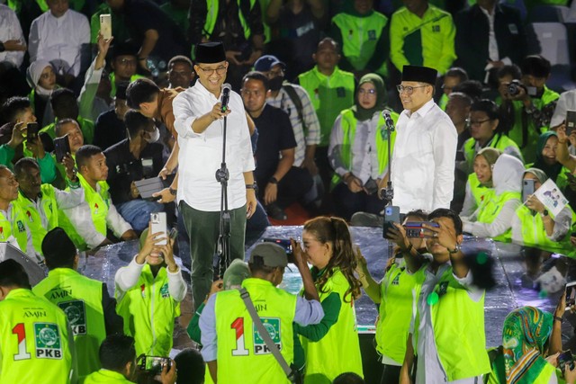 Calon Presiden dan Wakil Presiden nomer urut 1 Anies Baswedan dan Muhaimin Iskandar menghadiri Konsolidasi pemenangan PKB dan Anies-Muhaimin di Beach City Ancol, Jakarta, Rabu (29/11/2023). Foto: Iqbal Firdaus/kumparan