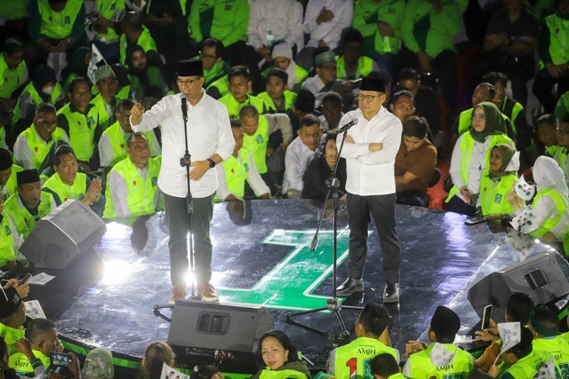 Calon Presiden dan Wakil Presiden nomer urut 1 Anies Baswedan dan Muhaimin Iskandar menghadiri Konsolidasi pemenangan PKB dan Anies-Muhaimin di Beach City Ancol, Jakarta, Rabu (29/11/2023). Foto: Iqbal Firdaus/kumparan