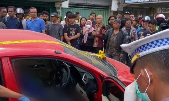 Warga temukan pria tewas di dalam mobil di Kendari. Foto: Istimewa