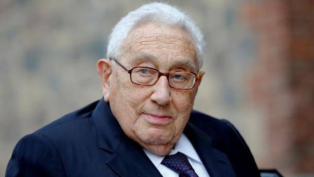 Mantan Menteri Luar Negeri Amerika Serikat, Henry Kissinger, meninggal dunia pada usia 100 tahun.