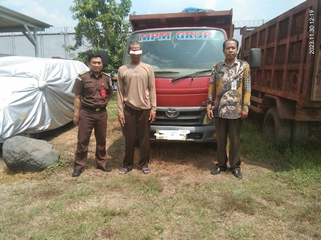 Rupbasan Mojokerto Serahkan Truk Muatan Galian Sesuai Putusan PN Mojokerto (Foto:HumasRupMoker)