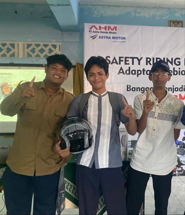 Siswa SMA Muhammadiyah 2 Pontianak Ikut Edukasi Safety Riding dari Astra Motor Kalbar. Foto: Dok. Astra Motor Kalbar.