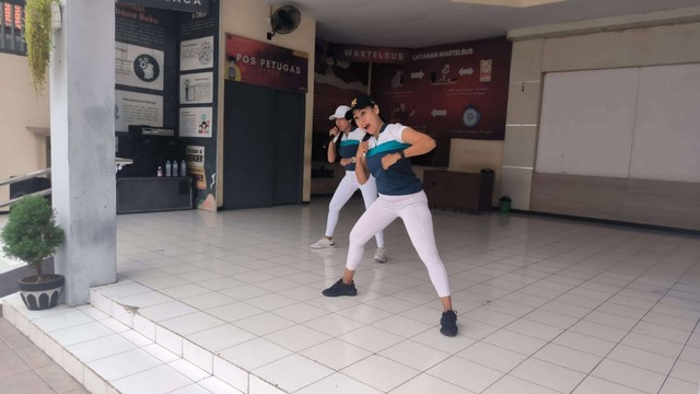 Tingkatkan Kebugaran Petugas dan Warga Binaan Rutan Gresik Melalui Senam Pagi (1)