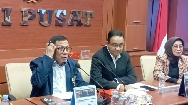 Capres nomor urut 1 Anies Baswedan hadir dalam Dialog Pers dan Capres dari PWI di Kebon Sirih, Jakarta Pusat, Jumat (1/12/2023). Foto: Fadlan/kumparan