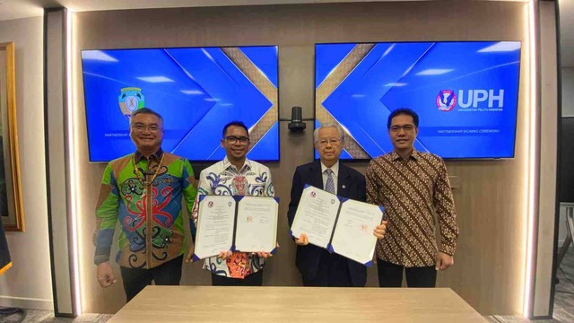 Universitas Pelita Harapan (UPH) secara resmi menjalin kerja sama dengan Pemerintah Daerah Kabupaten Malinau (Pemkab Malinau) pada Senin (27/11) untuk mendukung pelaksanaan program pendidikan Sarjana (S1) Tahun Akademik 2023/2024 bagi mahasiswa program ‘Desa Sarjana Kabupaten Malinau’.