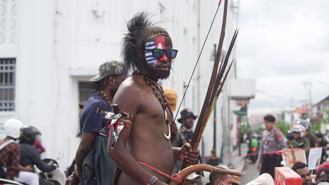 Massa aksi 1 Desember di Titik Nol Kilometer menuntut rakyat Papua Barat diberi kesempatan untuk menentukan nasibnya sendiri. Foto: Arif UT/Pandangan Jogja