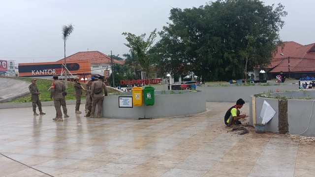 Kondisi Alun-alun Karawang, Jumat (1/12/2023). Foto: kumparan