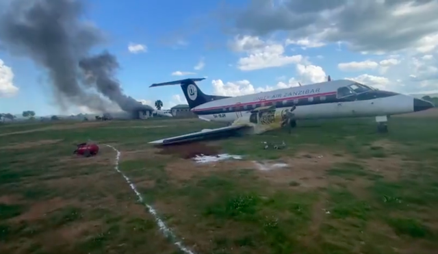 Dua pesawat turboprop Embraer EMB-120 milik maskapai Unity Air Zanzibar kecelakaan di Bandara Kikoboga, Tanzania, hanya berselang beberapa jam. Foto: Tangkapan Layar Akun X @HavaSosyalMedya