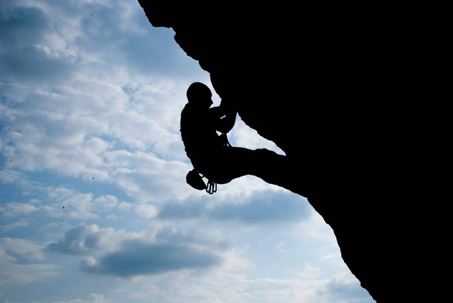 Ilustrasi : Artificial Climbing. Sumber : Luca Paolucci/Pexels.com