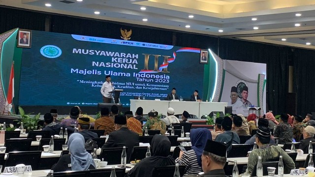 Cawapres nomor urut 2 Mahfud MD hadiri acara musyawarah kerja nasional Majelis Ulama Indonesia (MUI) di Hotel Mercure Ancol, Jumat (1/12/2023). Foto: Luthfi Humam/kumparan