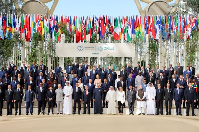 Presiden Joko Widodo tiba di Al Wasl Dome, Expo City Dubai, Dubai, Persatuan Emirat Arab (PEA) untuk menghadiri World Climate Action Summit (WCAS) COP28, pada Jumat (1/12/2023). Foto: Laily Rachev/Biro Pers Sekretariat Presiden