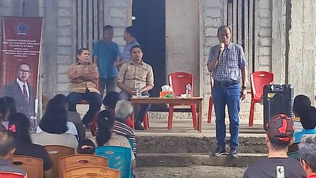 Anggota DPRD Sulawesi Utara, Dr Toni Supit saat menggelar sosialisasi Ranperda tentang Pemberdayaan Pemuda di Kabupaten Talaud.