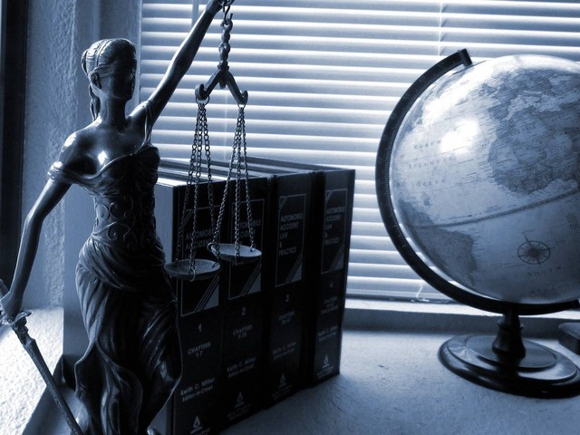 Ilustrasi penegakan hukum. Foto: Pixabay.
