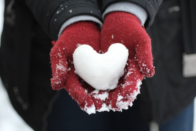 Ilustrasi Tebak-tebakan Romantis Bikin Baper. Unsplash/Mara Ket.