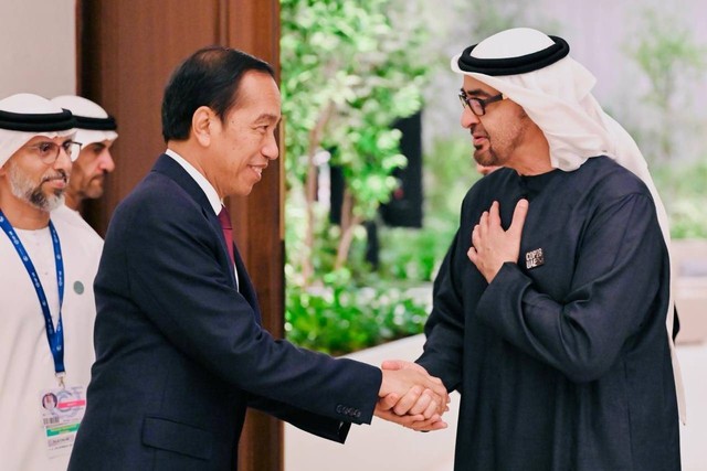Presiden Jokowi bertemu dengan Presiden Persatuan Emirat Arab (PEA) Sheikh Mohamed bin Zayed Al Nahyan (MBZ), di Leadership Paviliun, Expo City Dubai, Dubai, pada Jumat (1/12/2023). Foto: Laily Rachev/Biro Pers Sekretariat Presiden