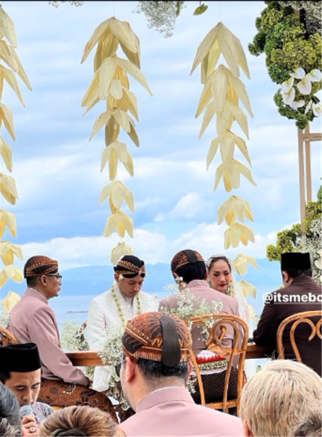 Pernikahan BCL dan Tiko Aryawardhana. Foto: TikTok/kiaisauraaa